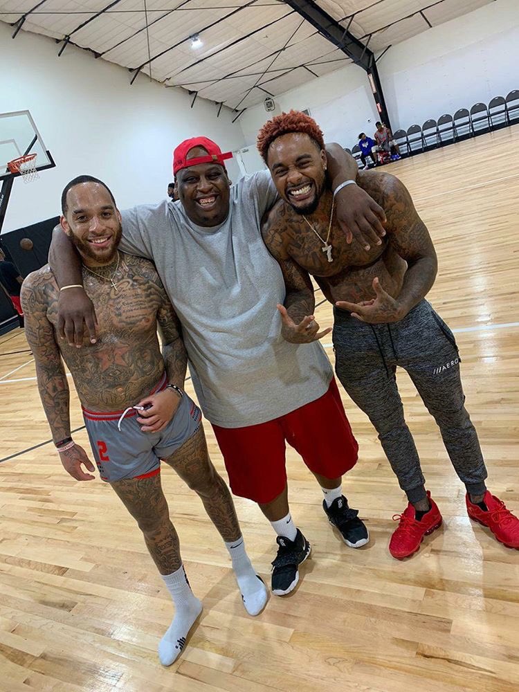 brazyharrison_'s tweet photo. Twitter is krazy 😂 I’m bout to be in this hoe https://t.co/h5AG3ejPwV