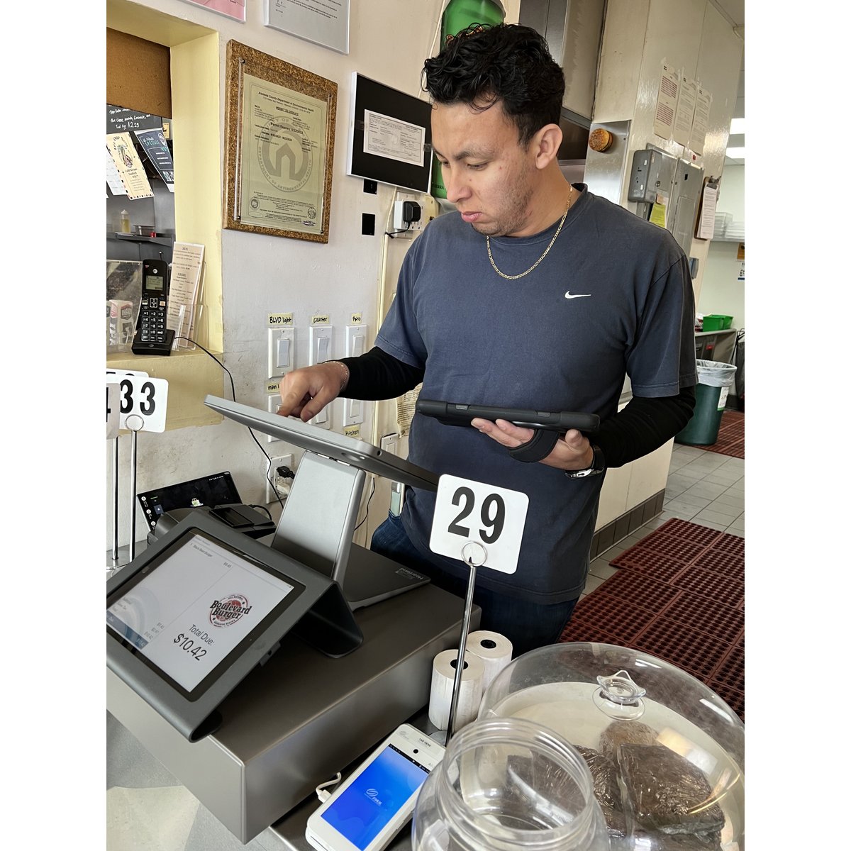 posspecialists's tweet image. Boulevard Burger in Castro Valley, CA 🍔 
A Diner serving classic sandwiches, salads &amp;amp; shakes plus local wine &amp;amp; beer in a retro-style setup. 
Heartland Restaurant makes ordering your lunch online at @BlvdBurgerCV a breeze!

#PosSpecialists
#AlwaysLocal
#heartlandhpy
#BlvdBurgerCV