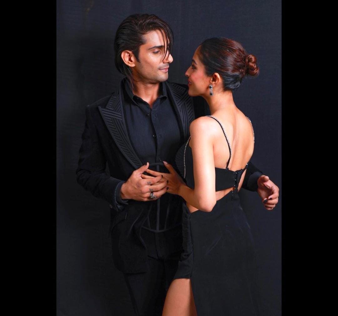 UrbanAsian's tweet photo. Smoking chemistry It Is!π³π₯΅
@TheRealPriya and @prateikbabbar looking absolutely stunning stealing our hearts away β€οΈπ
#priyabanerjee #prateikbabbar
#dashingcouple #Bollywood #southasian #UrbanAsian https://t.co/05NxojqSwl