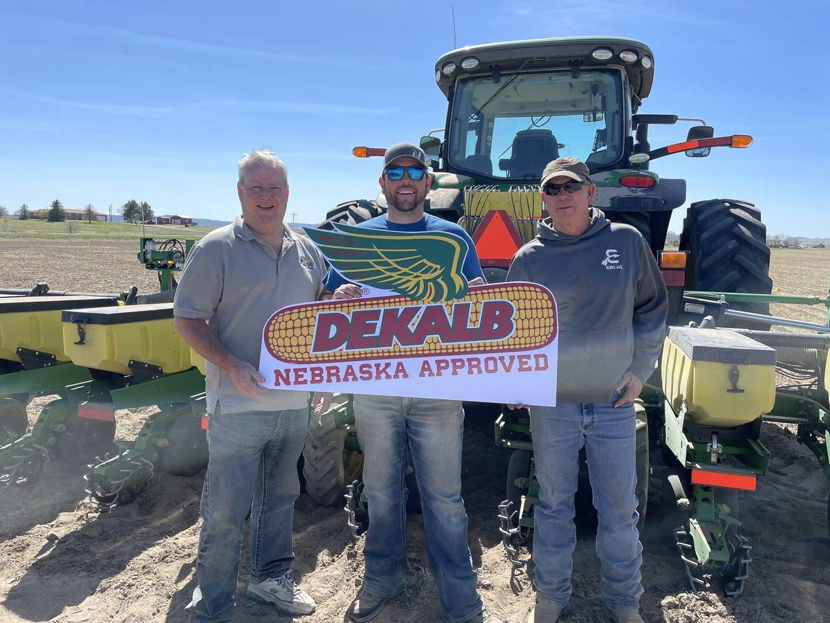 DustinSchmer's tweet photo. Thank you to R&amp;R Kiesel Farms for planting our NEW lineup for ‘24 @Asgrow_DEKALB @DKAS_HP #plant23 https://t.co/j6hXlcQQ5V