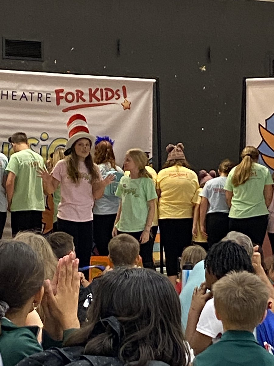 Rosewood Extended Day watching the Riverside Theatre for kids Seussical Jr. play during afterschool.