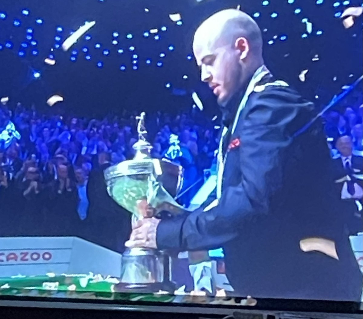 stefosaer's tweet photo. #WorldChampionshipSnooker 
#worldchampion 
Luca Brecel 🖤💛❤️ https://t.co/vYce6bCsfR