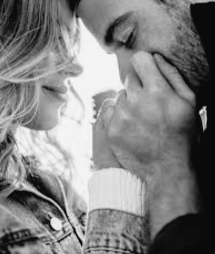 TheLastKnight__'s tweet photo. Buscaré mil razones
para enamorarte y
mil maneras para
amarte, porque es
a ti a quien quiero. https://t.co/NK7Cp56JVq