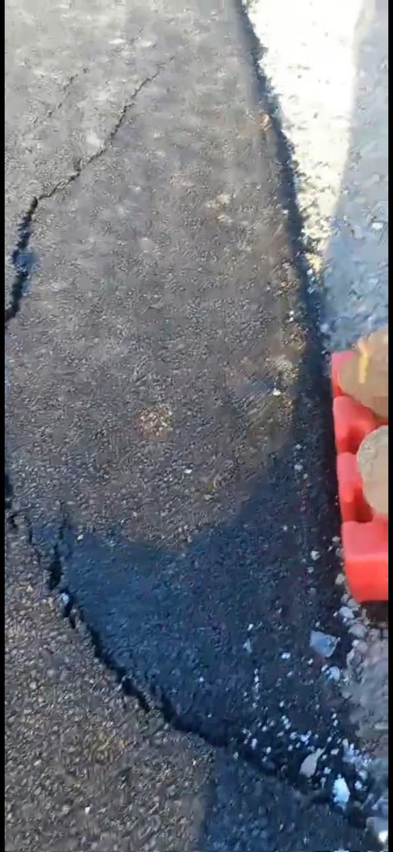 IslamabadViews's tweet photo. Check out the poor construction quality of newly projects IJP Road (Pic 1 &amp; 2), Margalla Avenue (Pic 3) and Bhara Kahu Bypass Project (Pic 4). Who's responsible for these blunders? #Islamabad https://t.co/GpEPMOqikc