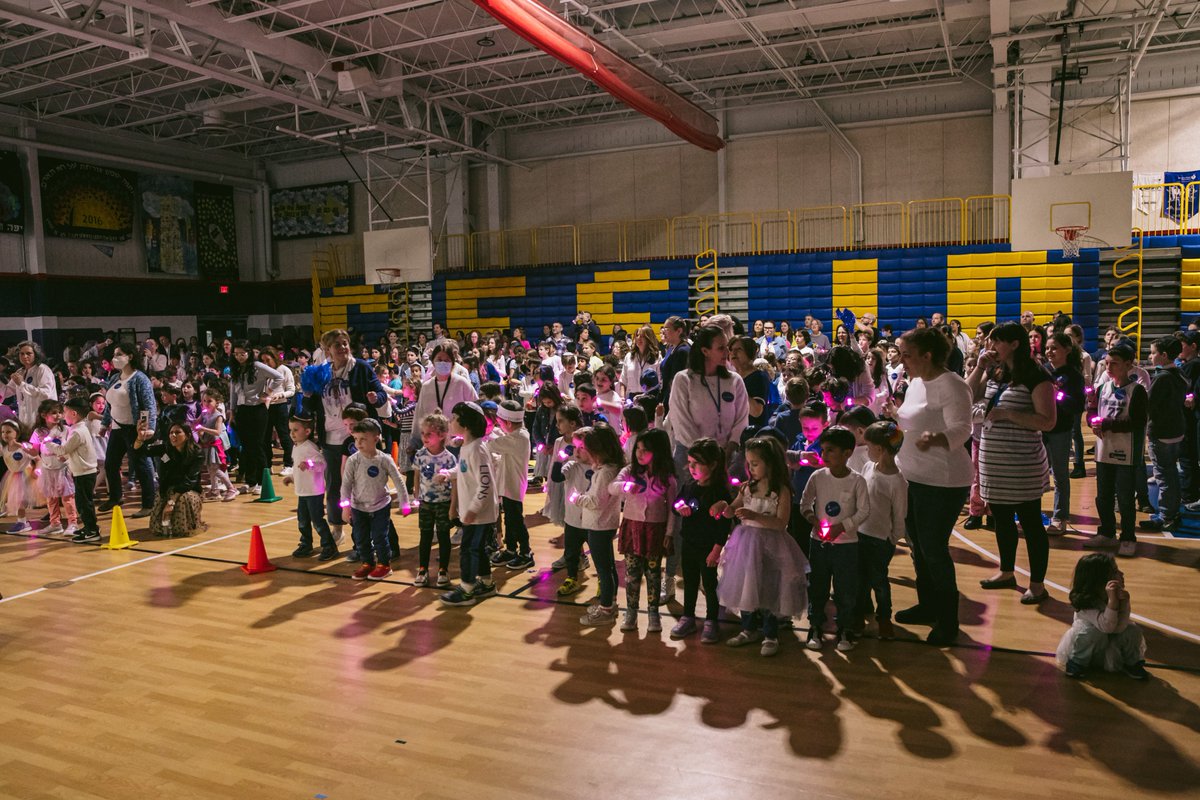 WishMidAtlantic's tweet photo. A big thank you to @pixmob for donating over 500 LED wristbands for six-year-old leukemia fighter Noa’s wish to have a KIDZ BOP concert at her school! This was the 11,000th wish granted by Make-A-Wish Mid-Atlantic and was made extra special with PixMob's help! https://t.co/G5OY6TZ0mZ