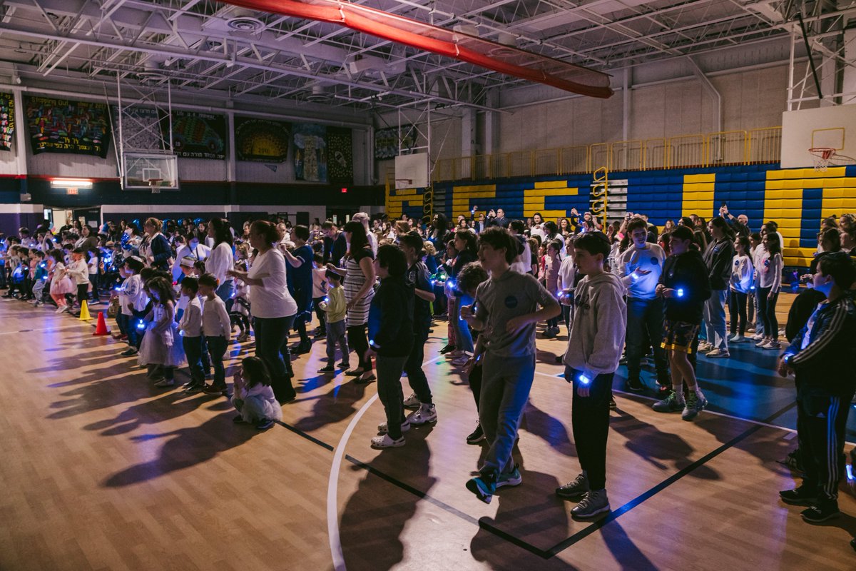 A big thank you to <a href="/pixmob/">PixMob</a> for donating over 500 LED wristbands for six-year-old leukemia fighter Noa’s wish to have a KIDZ BOP concert at her school! This was the 11,000th wish granted by Make-A-Wish Mid-Atlantic and was made extra special with PixMob's help!