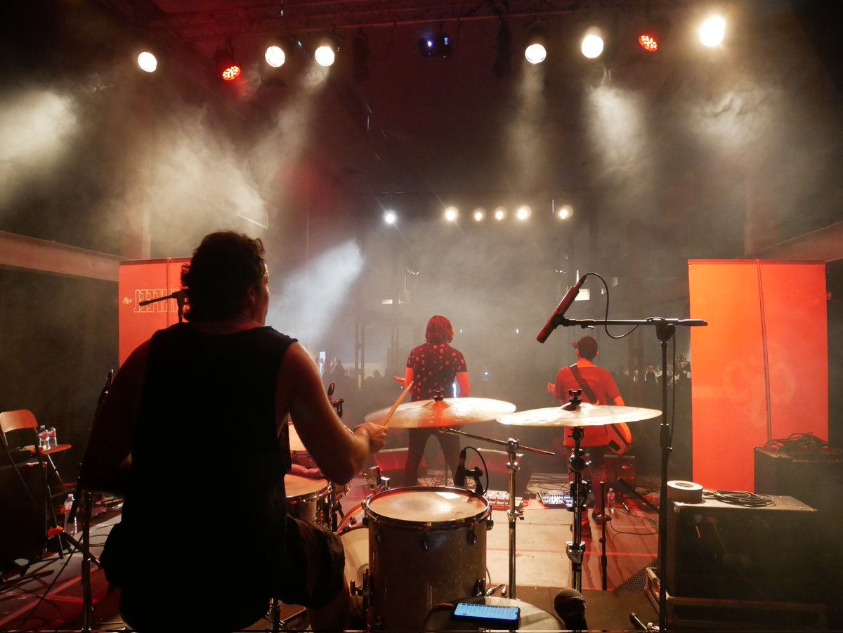 IMPULSA_CyL's tweet photo. El viernes llenamos el @LavaVLL de música y accesibilidad 🎶 🦽 🎸
Muchas gracias a todas las personas 👥 que vinisteis y, sobre todo, a las que lo hicisteis posible 🙏 
Sigamos demostrando que la cultura es de y para todos/as 🙌 
Nos vemos en el próximo #PREDIFEST 🔜💃💫💥 https://t.co/7IdDGSxOgX