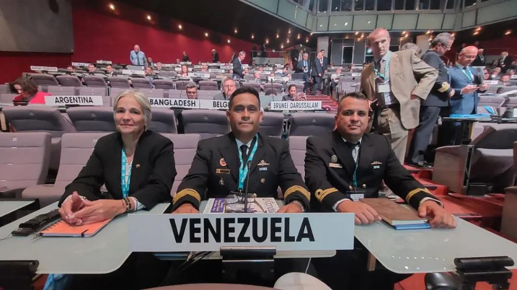 ARB_SHN's tweet photo. Entérate 💥 || En este momento el Jefe del @ARB_SHN Contralmirante @oemm1974 participa en la 3ra Sesión de la Asamblea General de la OHI en Mónaco, donde Representantes de los 98 Estados Miembros discuten los nuevos desarrollos en tecnología, estándares en  cartografía oceánica. https://t.co/NURTffGv9U