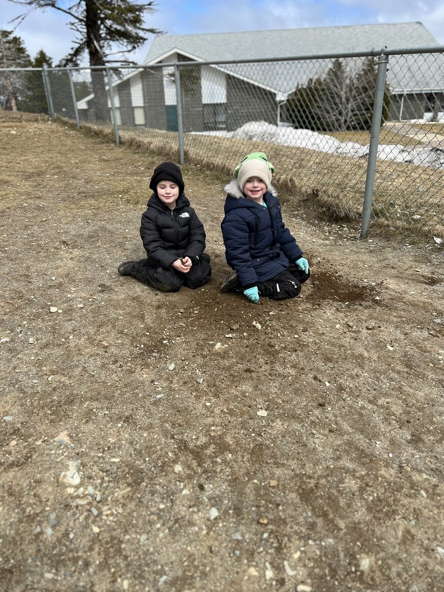 JenSkanes1's tweet photo. Enjoying the little bit of sunshine that is peeking through those clouds this morning! ☀️ #NLSpring @stpetersprim_mp https://t.co/5Ypt4majVQ