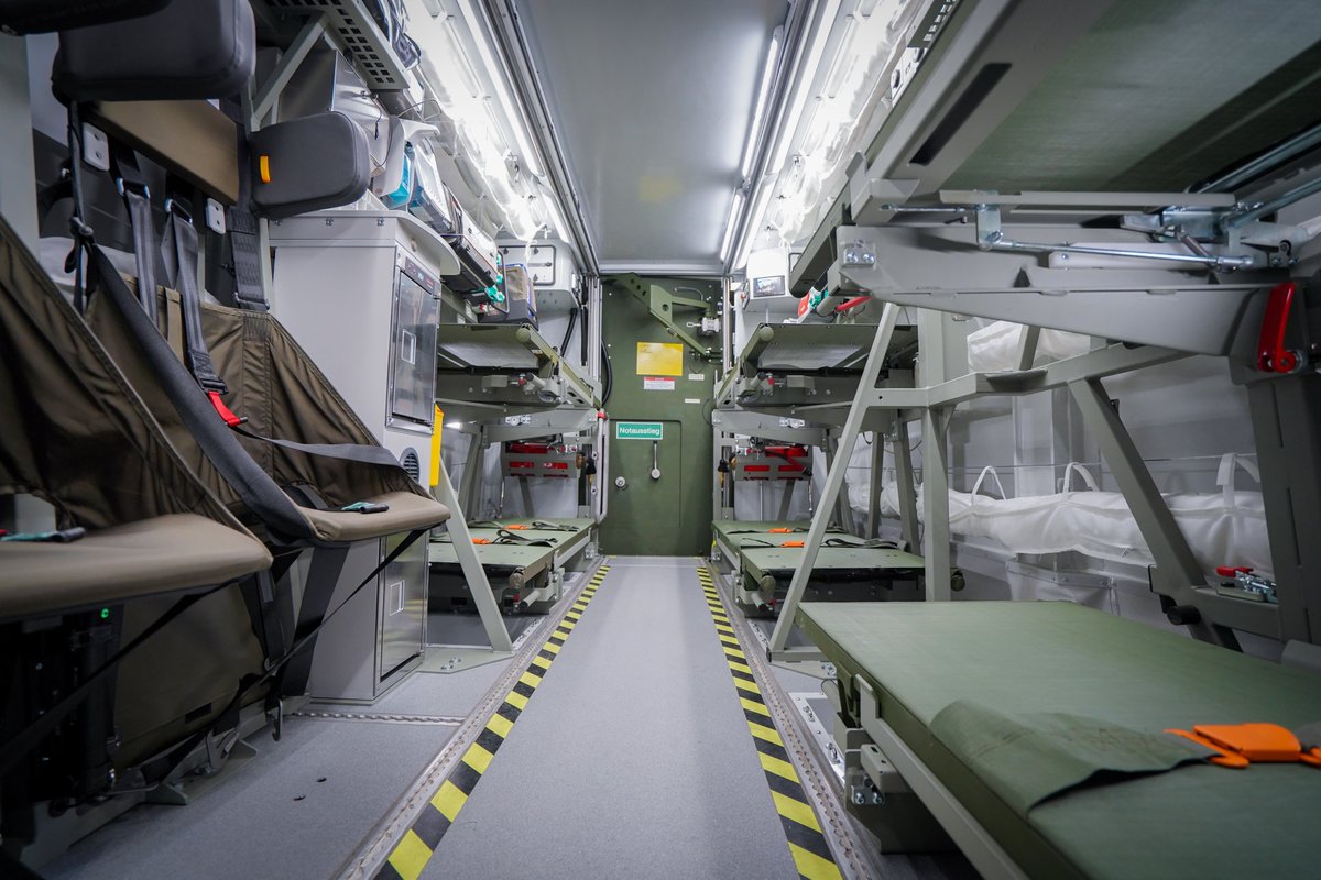 AirbusDefence's tweet photo. 1️⃣st Protected Wounded Transport Container #GVTC was handed over to @Bundeswehrinfo. 🇩🇪 Equipped with ballistic protection &amp; #medical supplies, it allows for safe #transportation of casualties between treatment facilities. 12 series GVTCs will follow: https://t.co/ig7SfvFyMX https://t.co/wTSFpD1Ilx