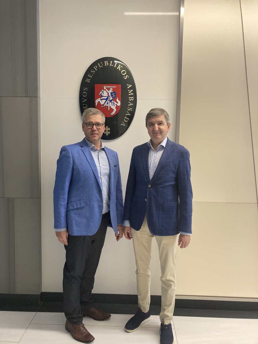 AmbPriitTurk's tweet image. 🇪🇪 🇱🇹 Almost neighbours in #Europe and almost neighbours in #singapore - our brand new #embassies are in the same building only on different floors.  First reciprocal visits!  @Darius_Gaidys @EstoniainSG @LTinSingapore @MFAestonia