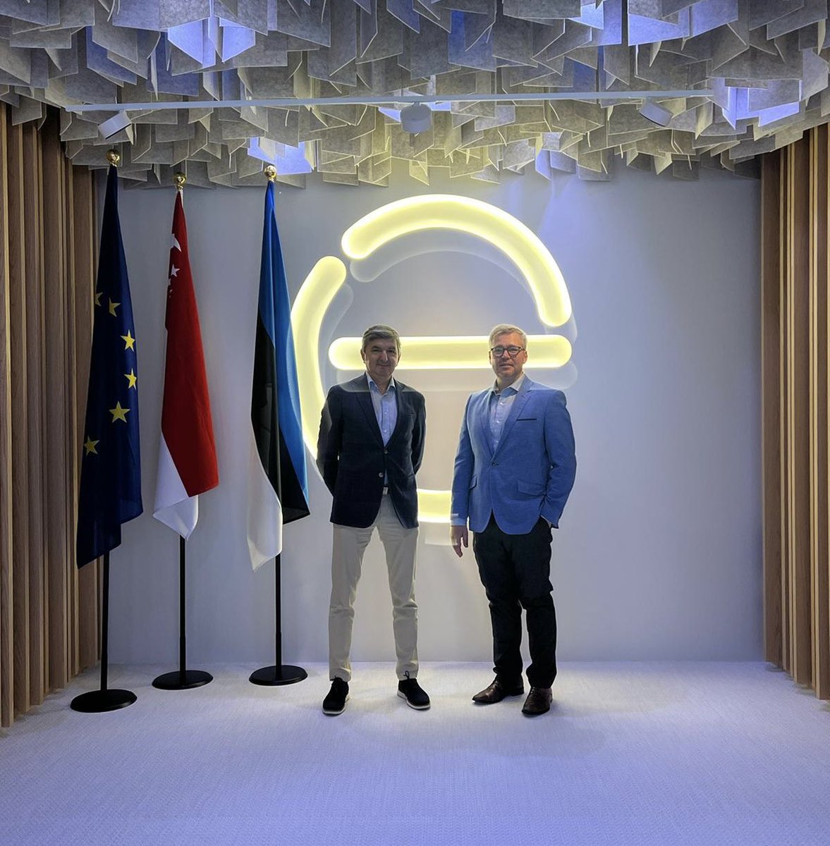 AmbPriitTurk's tweet image. 🇪🇪 🇱🇹 Almost neighbours in #Europe and almost neighbours in #singapore - our brand new #embassies are in the same building only on different floors.  First reciprocal visits!  @Darius_Gaidys @EstoniainSG @LTinSingapore @MFAestonia