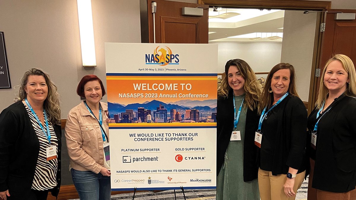 Be sure and connect with MHEC and our #MSARA colleagues at #NASASPS! Pictured L to R: Jennifer Armour, <a href="/ksregents/">KS Board of Regents</a>; Sara Appel, <a href="/mhec12/">MHEC</a>; Emily Jacobson, <a href="/NCSARA_News/">NC-SARA</a>; Lisa Pundt, @IACollegeAid; and Keyli Keifer, @IACollegeAid
