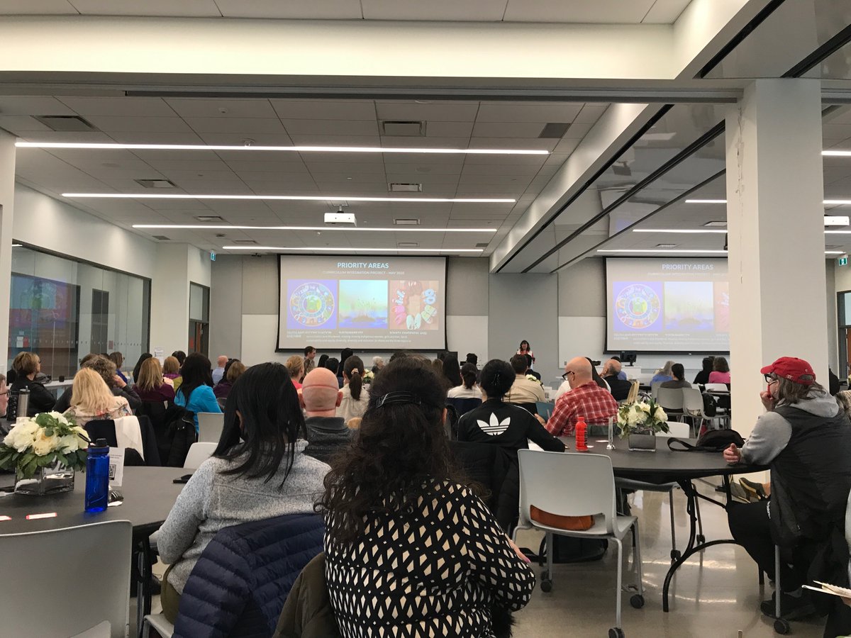 ashdpatel's tweet image. Great start to T&L day @SenecaCollege @SenecaBusiness can’t wait to learn how to integrate EDI and sustainability into my classes.