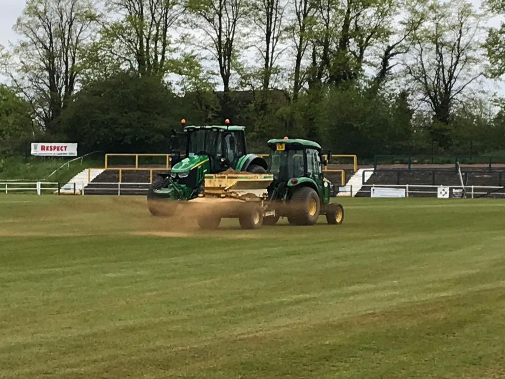🚜 | ANNUAL PITCH WORKS

Whilst the pitch looked amazing at the end of the season, we still need to ensure it is maintained and continues to look like this again next season. As part of that our annual pitch works are now well underway at Top Field.

💛💚