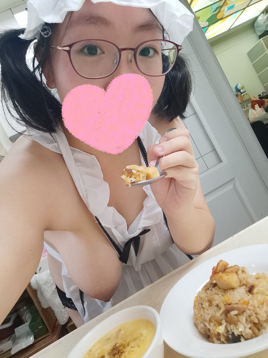 C0L6A0I7R0E1P8A's tweet photo. @meiridazhan 開飯啦~~🍚
我超喜歡自己煮飯的，愛煮又愛吃的那種，今天為主人端上的是鹹魚雞丁炒飯💋 https://t.co/SdgnWFtJSc