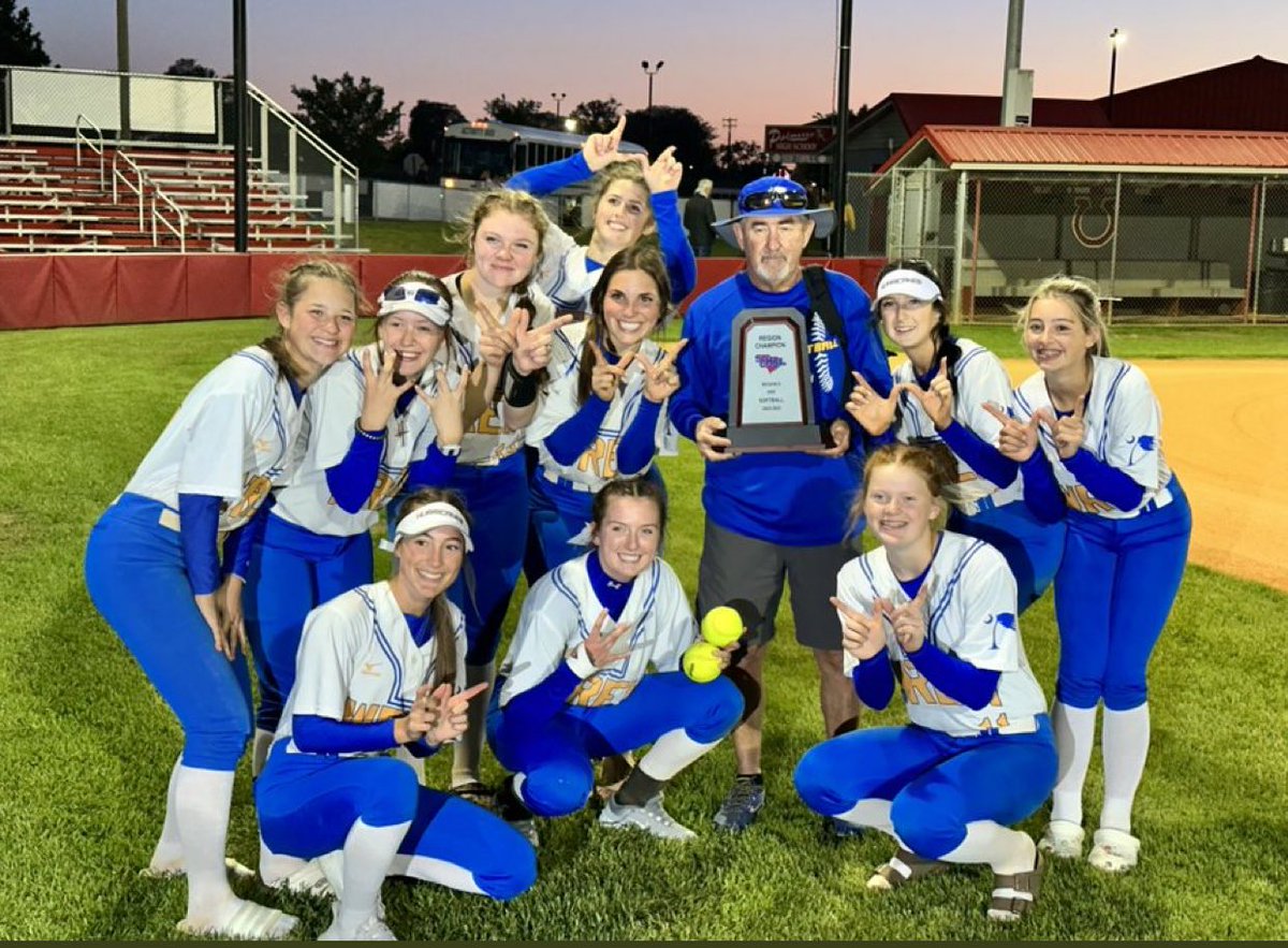 averybrock_18's tweet photo. BEYOND proud of this team!! Defeat BHP last night 7-0 to capture the Region title! We are Region 2-AAA Champs!!! 👏👏👏
@WrenSoftball @OfficialWren https://t.co/eYXSFqokM0