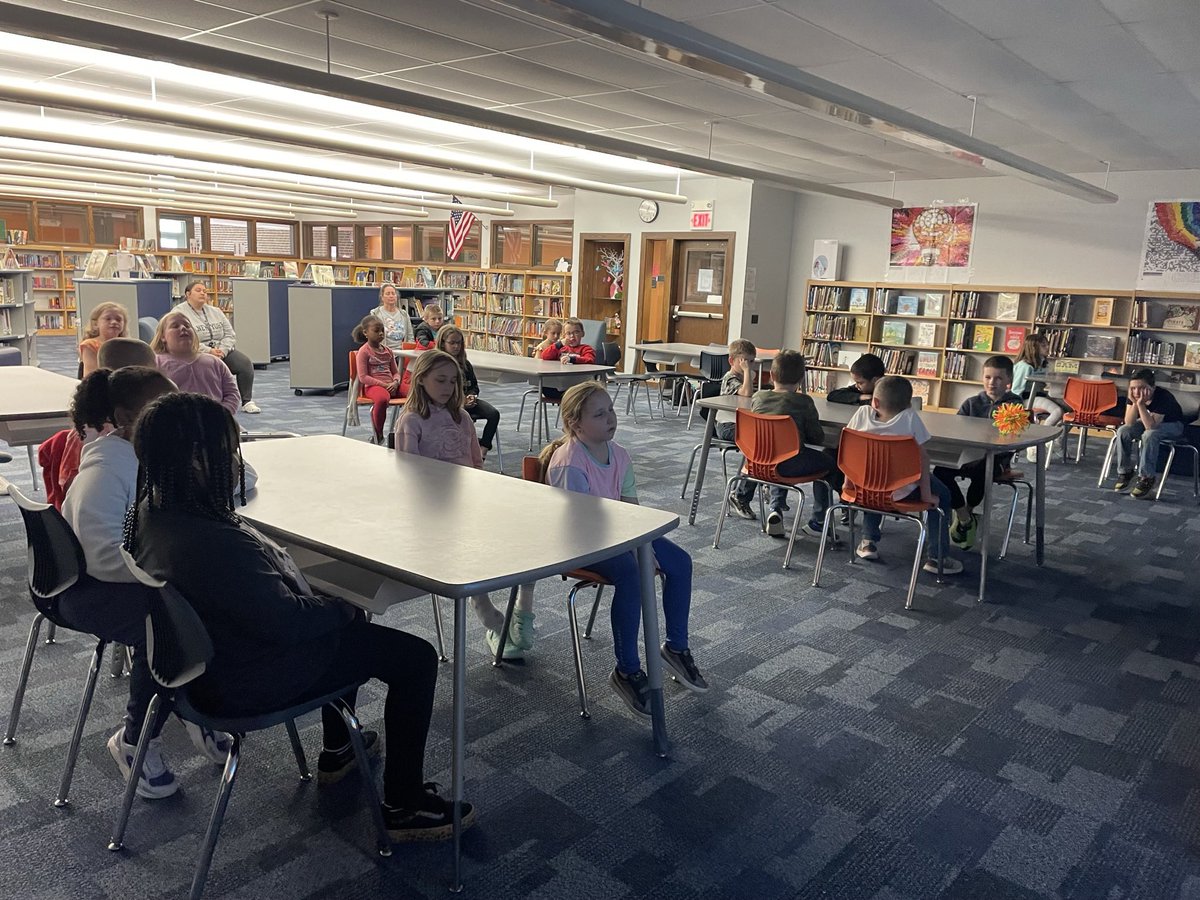 MRELunchBunch's tweet photo. Practicing mindfulness techniques with our 3rd graders before the state tests ❤️ https://t.co/FqUcDWyV1P