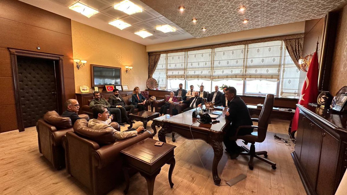 Yenisehire_deva's tweet photo. Teşkilatımızla birlikte Mersin 3.sıra Milletvekili adayımız Sayın @emin_ekmen ile Mersin Barosu başkanı Sn.Gazi Özdemir’i ziyaret ettik.Misafirperverliklerinden dolayı teşekkür ederiz.
#sanasöz @devapartisi @alibabacan https://t.co/rSAZcFHfnt