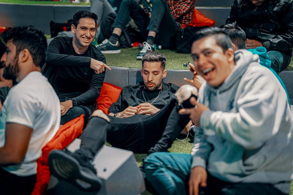 Original photo from #CRL22 World Finals <a href="/Pompeyo4CR/">Pompeyo4</a> <a href="/AnthonyD_Angelo/">Anthony D’Angelo</a> and 😴 <a href="/DrekzeNN/">Iarek Hoffmann</a>