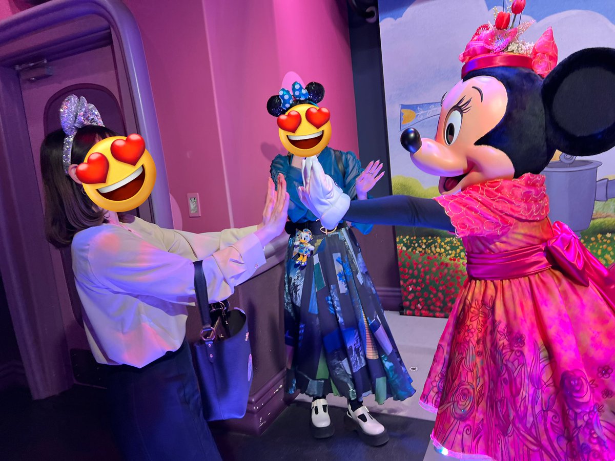 D_kyo05's tweet photo. 久々姉妹ディズニー🏰💕
朝遅刻して合流したの午後🤫←

そしてミキミニちゃんにお祝いしてもらえた~可愛いいいい😭💕※誕生月という事でシールもらいました https://t.co/v0rgxW9Eef