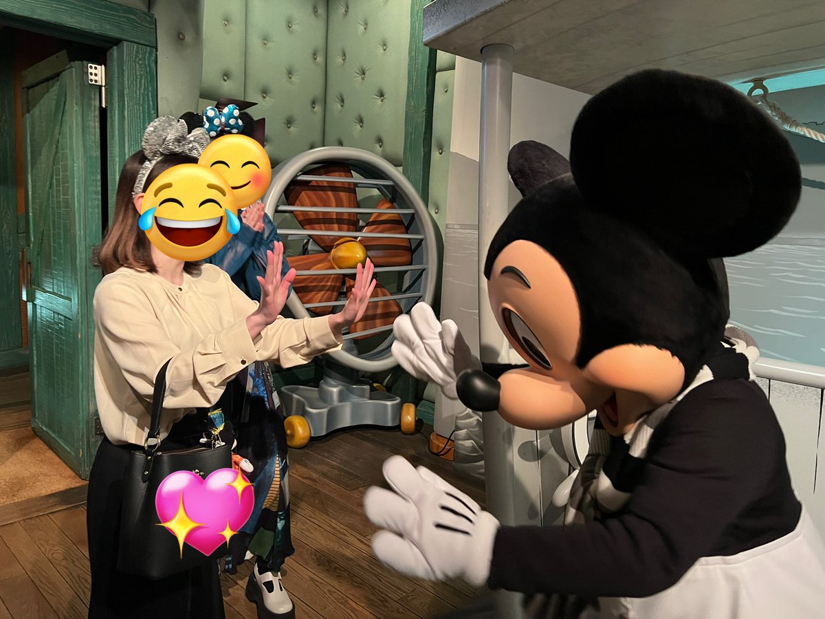 D_kyo05's tweet photo. 久々姉妹ディズニー🏰💕
朝遅刻して合流したの午後🤫←

そしてミキミニちゃんにお祝いしてもらえた~可愛いいいい😭💕※誕生月という事でシールもらいました https://t.co/v0rgxW9Eef
