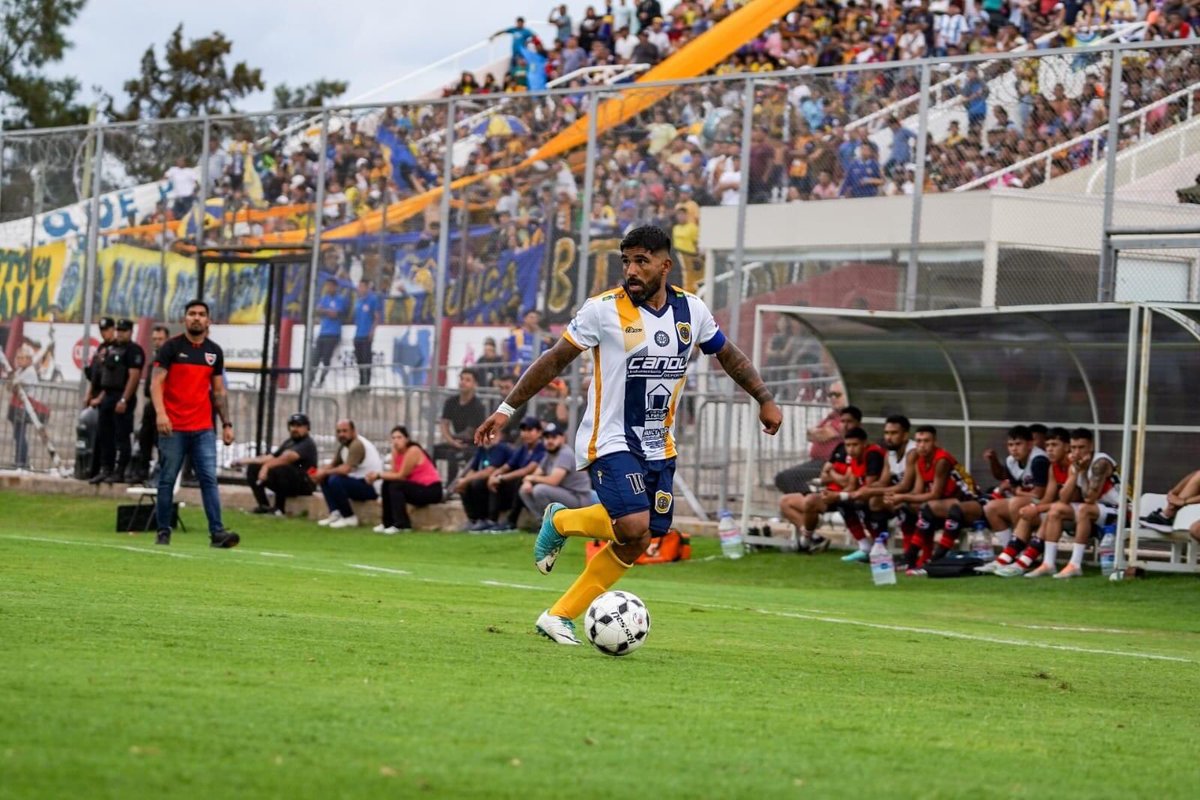DefdelaBocaLr's tweet photo. ¡Buen comienzo de semana!

#SIEMPREDEFE 🟡🔵 https://t.co/yUuiNBd5F2