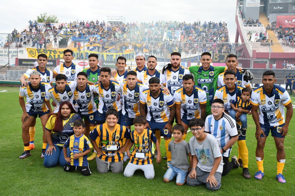 DefdelaBocaLr's tweet photo. ¡Buen comienzo de semana!

#SIEMPREDEFE 🟡🔵 https://t.co/yUuiNBd5F2