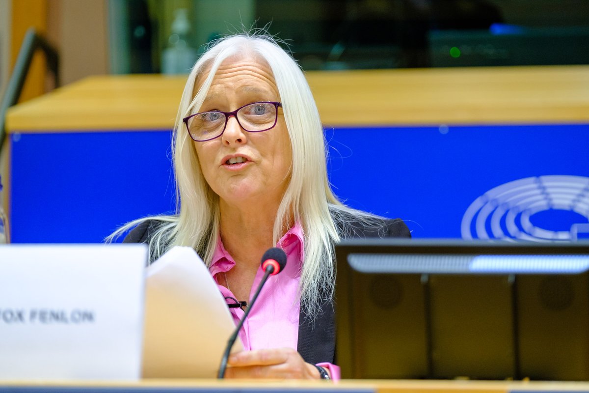 FitzgeraldFrncs's tweet photo. Today we welcomed @JackieFox21 mother of Nicole #Coco to the @Europarl_EN for a special film screening of "It's Time"
Thank you for sharing your daughter's story & your campaign for Coco's Law with MEPs.
It is time for the EU to follow with legislation on cyber bullying 🇮🇪🇪🇺 https://t.co/jzoMlTlr6H