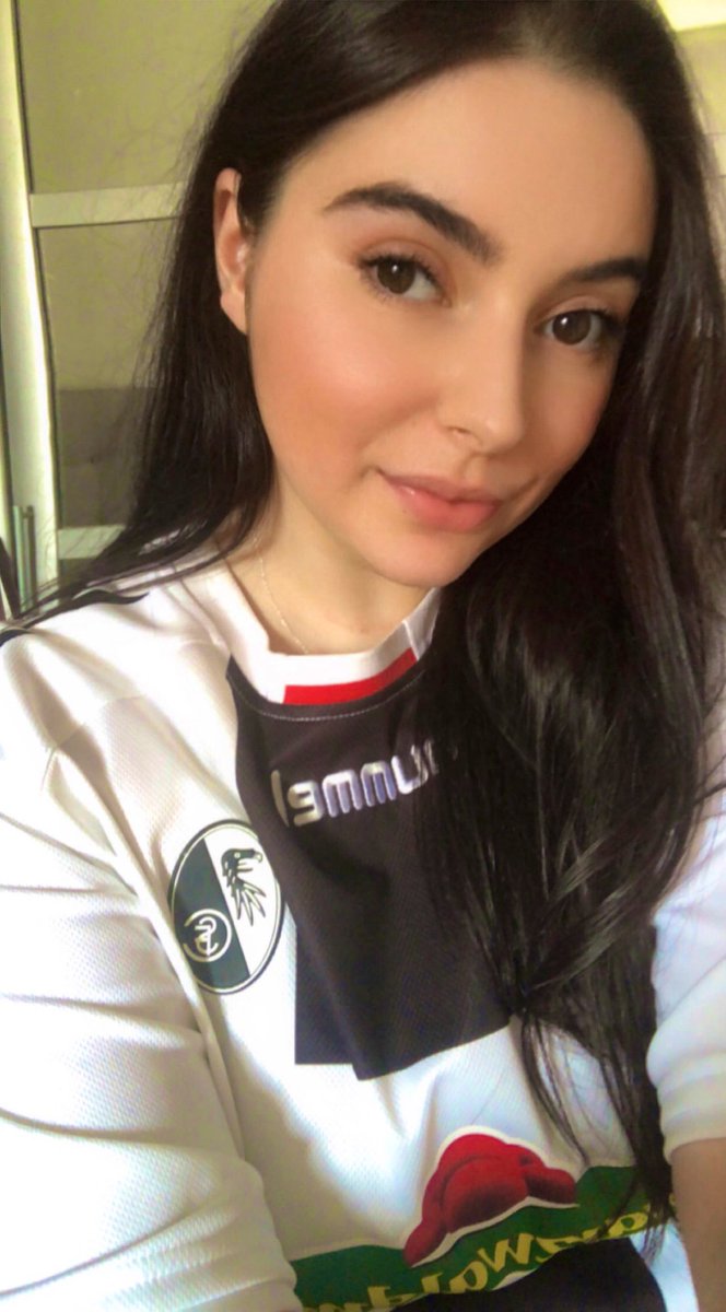 jennny95's tweet photo. Bereit für heut Abend 🔴⚪️ #DFBPokal #SCF https://t.co/L7oIHlzmHP