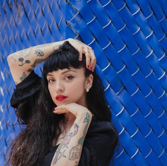FMLaMarea's tweet photo. #EfemeridesLaMarea #Mayo2
Cumple 40 años (1983, Viña del Mar) la cantautora #MonLaferte, una innovora y talentosa artista que en su constante búsqueda de nuevos sonidos pasea tu arte por el bolero, el vals, la cumbia, el reggae o el ska. https://t.co/10mqq2qD7U