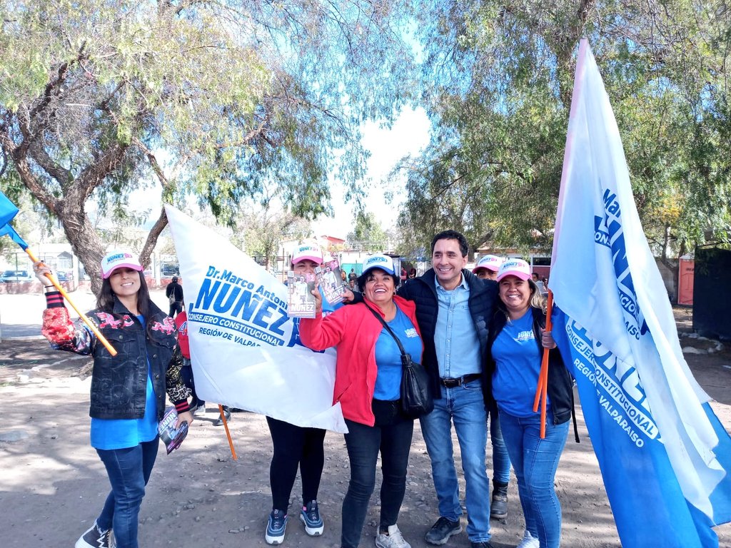 dr_marconunez's tweet photo. ¡Gracias Los Andes!

Estuvimos compartiendo con vecin@s en la feria de la Avenida Perú de la comuna de Los Andes. Agradezco el cariño y apoyo.

Este domingo 7 de mayo en la Región de Valparaíso y el valle de Aconcagua, vota por el Dr. Marco Antonio Núñez. @marconunez #vota2✌️ https://t.co/6azyxbGoOo