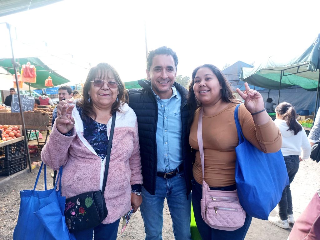 dr_marconunez's tweet photo. ¡Gracias Los Andes!

Estuvimos compartiendo con vecin@s en la feria de la Avenida Perú de la comuna de Los Andes. Agradezco el cariño y apoyo.

Este domingo 7 de mayo en la Región de Valparaíso y el valle de Aconcagua, vota por el Dr. Marco Antonio Núñez. @marconunez #vota2✌️ https://t.co/6azyxbGoOo