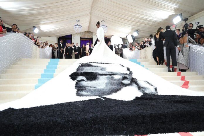 KOKO_TV's tweet photo. Met Gala 2023: Celebrating Karl Lagerfeld https://t.co/oBoxSOLA2t

#KOKOTV #MetGala #MetGala2023 #TukuraRecommendsWike #LightEP | Karl Lagerfeld | Rihanna | Tems | Burna Boy | Skepta | Serena Williams | Portable | Chioma | Davido https://t.co/1YUSjLkuzI