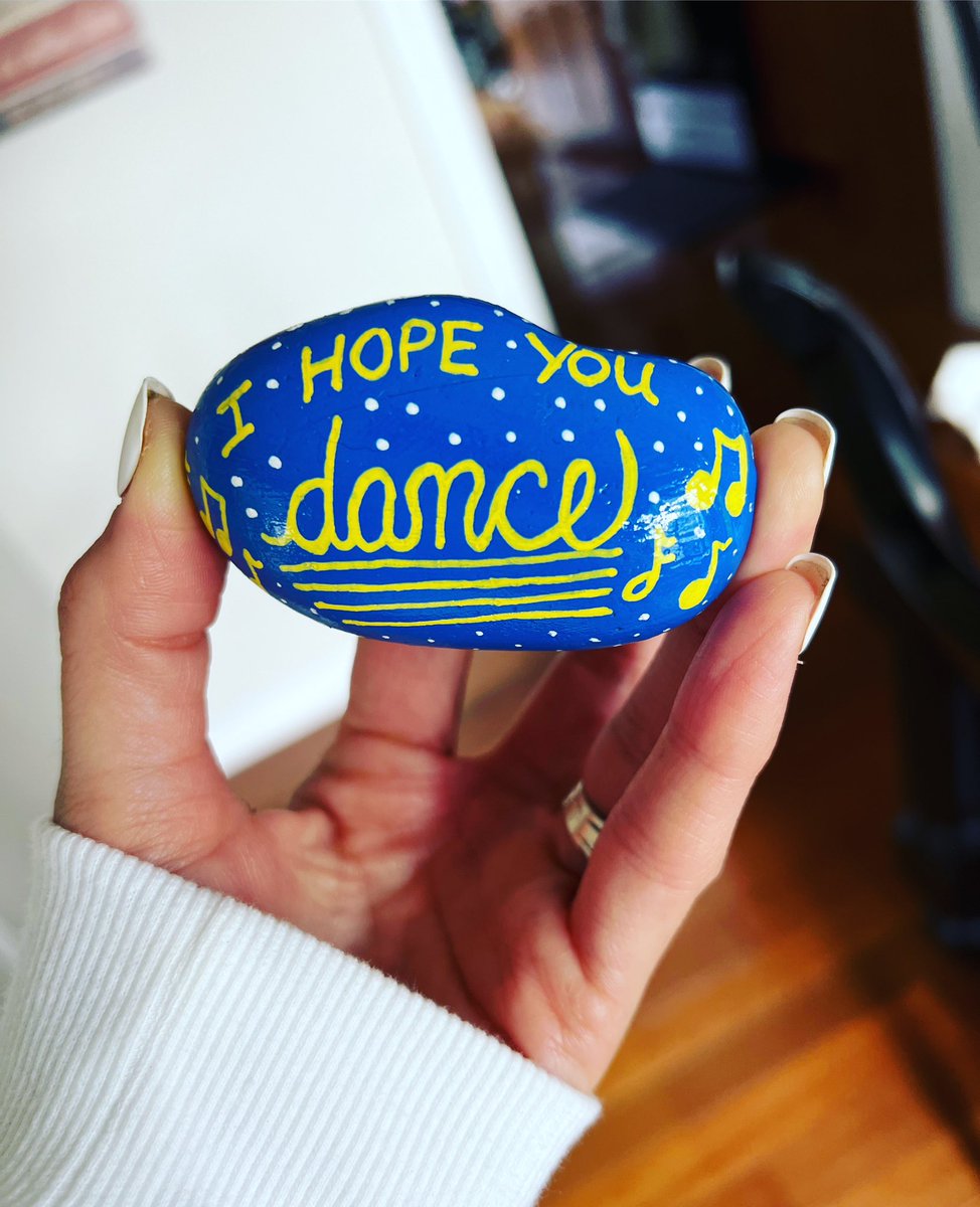 NIllinoisRocks's tweet image. 💃🏽 Dance like nobody’s watching. 🥰
#northernillinoisrocks #kindnessrocks #thekindnessrocksproject #rockpainting #painthidefindrocks #rockart #Nilliniosrocks #rockpaintersofinstagram #rockpainter #actsofkindness