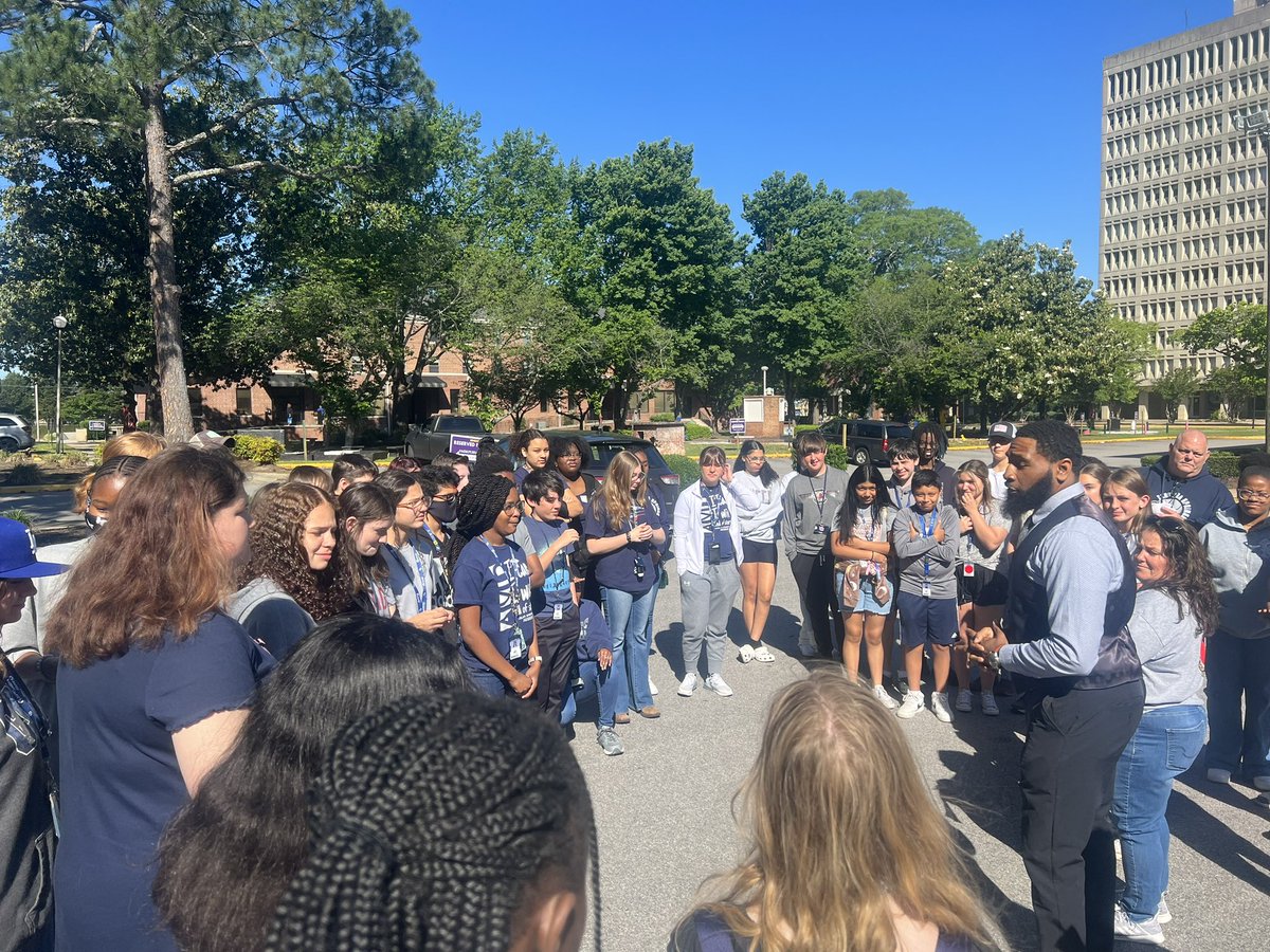 Excited for our <a href="/AVID_CSMS/">Carolina Springs AVID</a> Scholars to visit Benedict College today!! #huskiesonthego #thisisavid #collegetour #benedictcollege