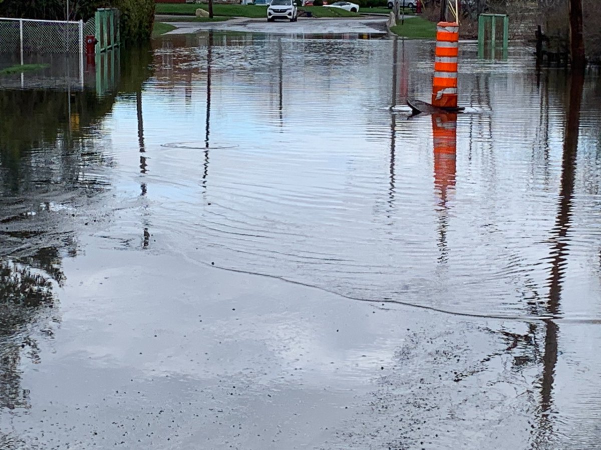 lamoureuxnicole's tweet image. Le débit  de la rivière du Nord  a augmenté de presque 3 pieds depuis les pluies ….et, la puissance de l’eau est #indiscutable 
#Inondations  

Baie St-Paul - St-Côme et autres …..  

#Changementsclimatiques  #Environnement 
Avons-nous compris le message ?