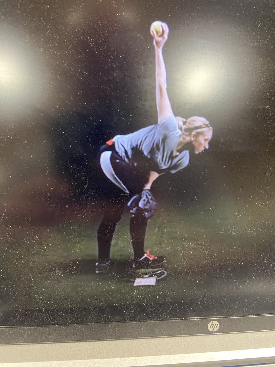 _CoachGMaddox's tweet photo. Day 2 of Softball Unit, students are learning about how to pitch underhand in softball through a slow motion video and learning about DP/Flex. #Softballunit @ChMSHornets @CHMSOfficial https://t.co/CEpo2mTwAZ