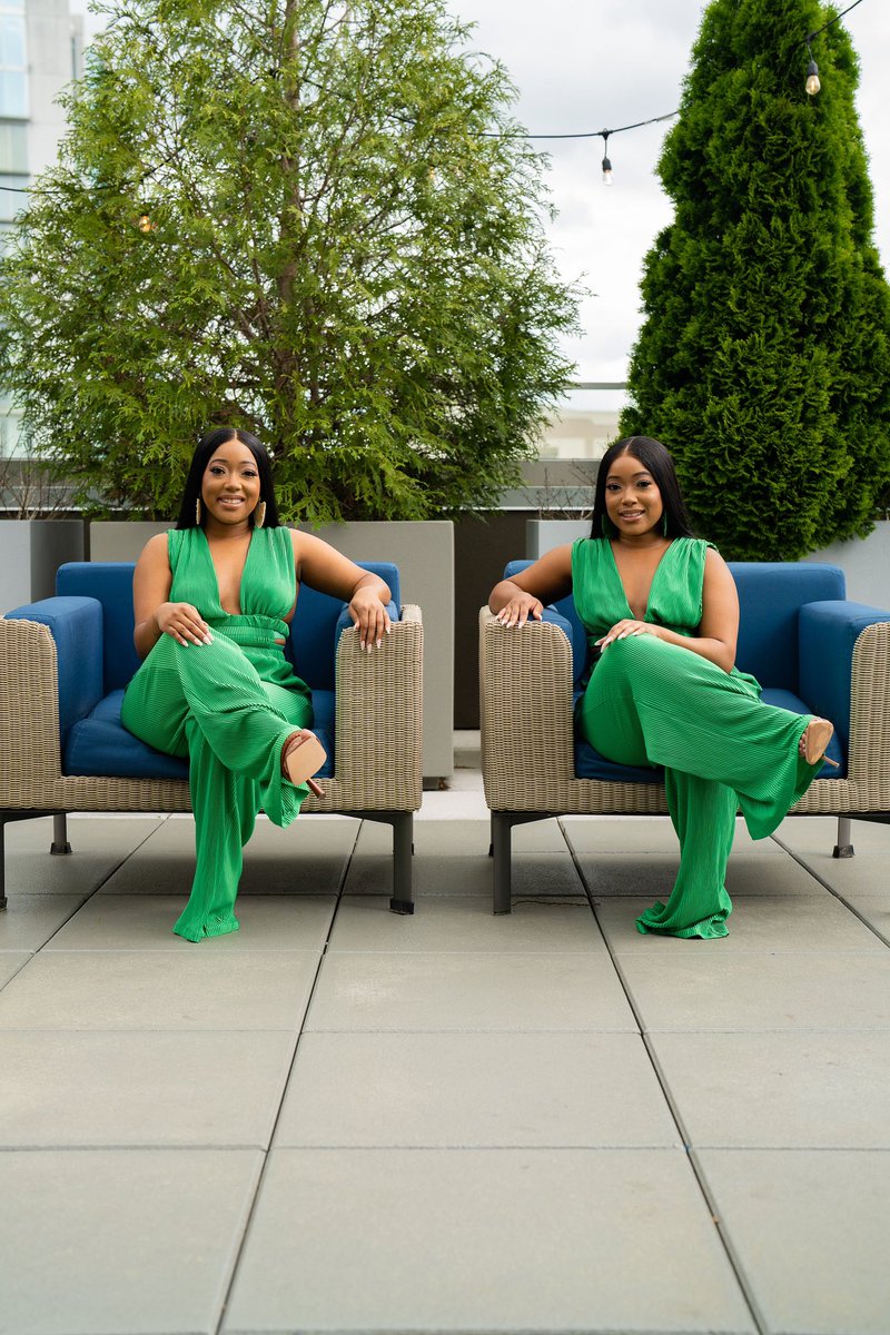 AustinsKloset's tweet photo. This jumpsuit is perfect for Date Night, Brunch with the girls, Vacay, or a Networking event! Very versatile💚
.
Search: "Molokai Green" Jumpsuit https://t.co/Yd6cHOxa1K