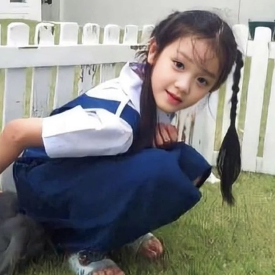 BABYMON_PHARITA's tweet photo. 뵹❤

#BABYMONSTER #베이비몬스터 
#PHARITA #파리타 #ฟาริตา https://t.co/4iATnRCJQt
