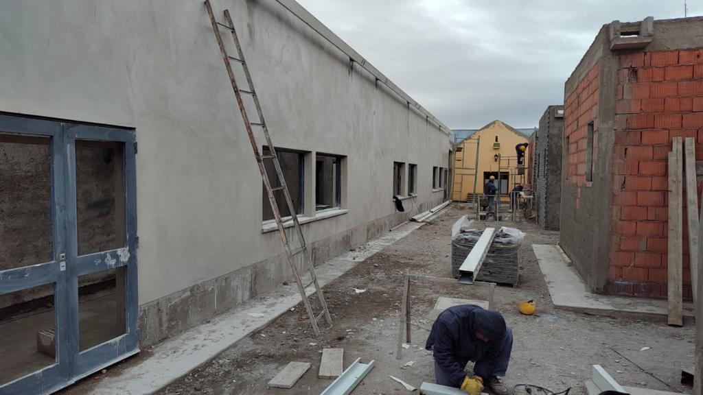 🏥Continúan las obras de ampliación en el hospital de #Maquinchao.
✅ Avance: 47% 
👷‍♀️🧱 Serán 1.060 m2 nuevos que impactarán en mejoras en las áreas de internación y diagnóstico.

Junto al de Ramos Mexía, es otro de los hospitales actualmente en obra en la #RegiónSur.