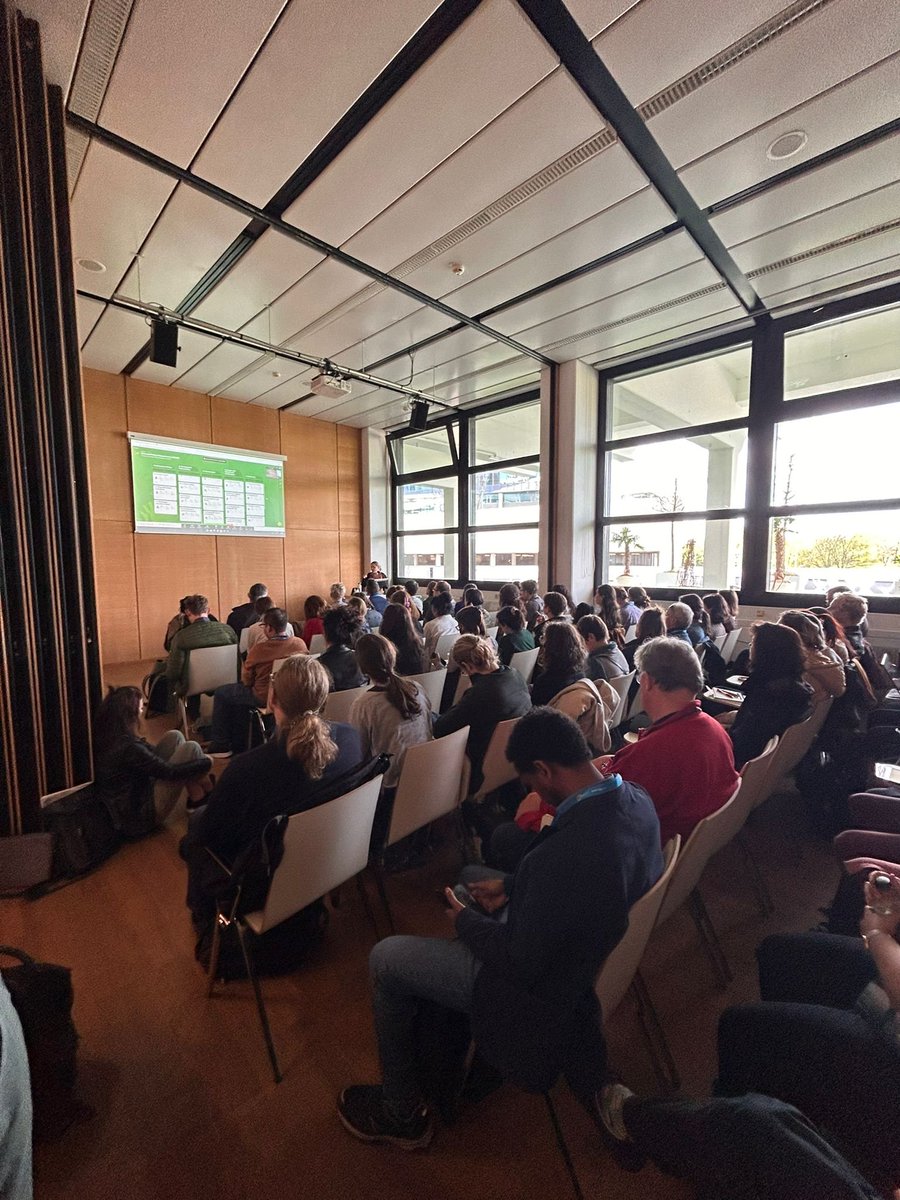 EGU_Policy's tweet photo. Next up, a packed room had a #Science4Policy 101 lesson and heard about the @EU_ScienceHub's Science for Policy Competence Framework with @LeneTopp & @Chl0e_Hill!
Want to assess your own #Sci4Pol competences? Use the #Smart4Policy tool here! https://t.co/hRUH57o7uG https://t.co/oGI82CG9Bn