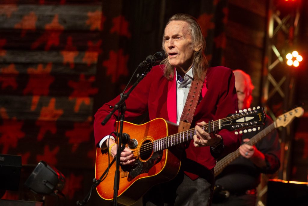 When we were younger, Burton Cummings and I went to a #GordonLightfoot concert. We sat there mesmerized the entire time at the way he sang and the stories his lyrics told. Poetry, folklore & music. Spellbound would be a good way to describe it. Love  to his family and friends