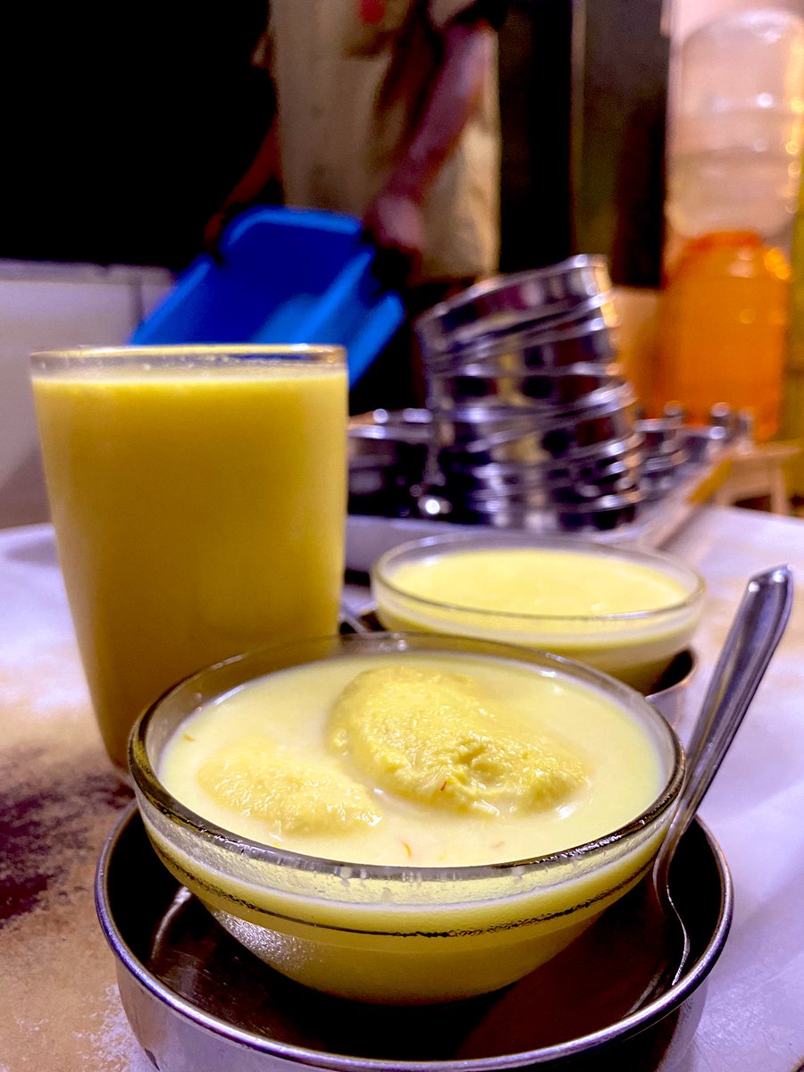 beastybeast0123's tweet photo. Three Musketeers ❤️❤️❤️

@CrazyCloud26 @im_Rahulu 

Had great time with you guys 🫰🏾🫰🏾

Lots of laughter, love and little vanmam 😂😂😂 

Kun, Vanathi and Rahulu’s day out 😝😝😝

#karuppatitea #basundi #rasmalai #badammilk #golisoda #samosa #kulfi #springpotato #bikeride https://t.co/oHeeH2mOcJ
