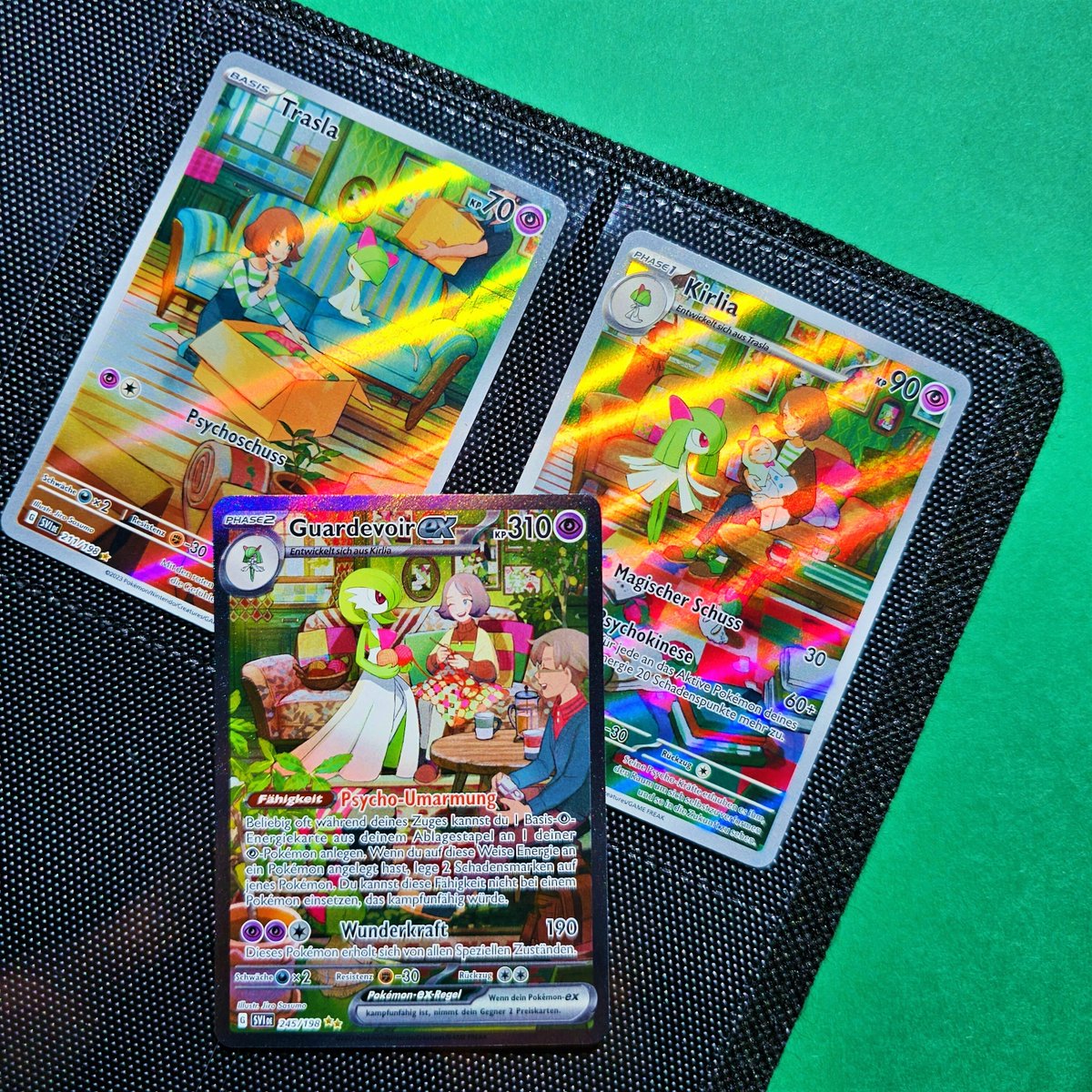 PokemonTCGDE's tweet photo. So wie wir, wachsen auch unsere Pokémon-Sammelkartenspiel-Sammlungen! 

Welche Pokémon-Karten haben euch schon seit den Anfängen begleitet? Hinterlasst eure Antwort in den Kommentaren. https://t.co/tddxKEGQkl