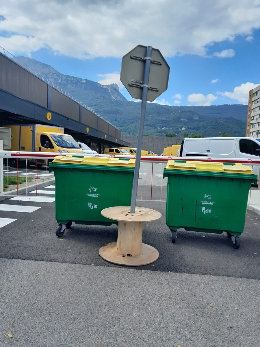 Action en soutien à la grève des postiers à Grenoble ! Vidéos à venir !
