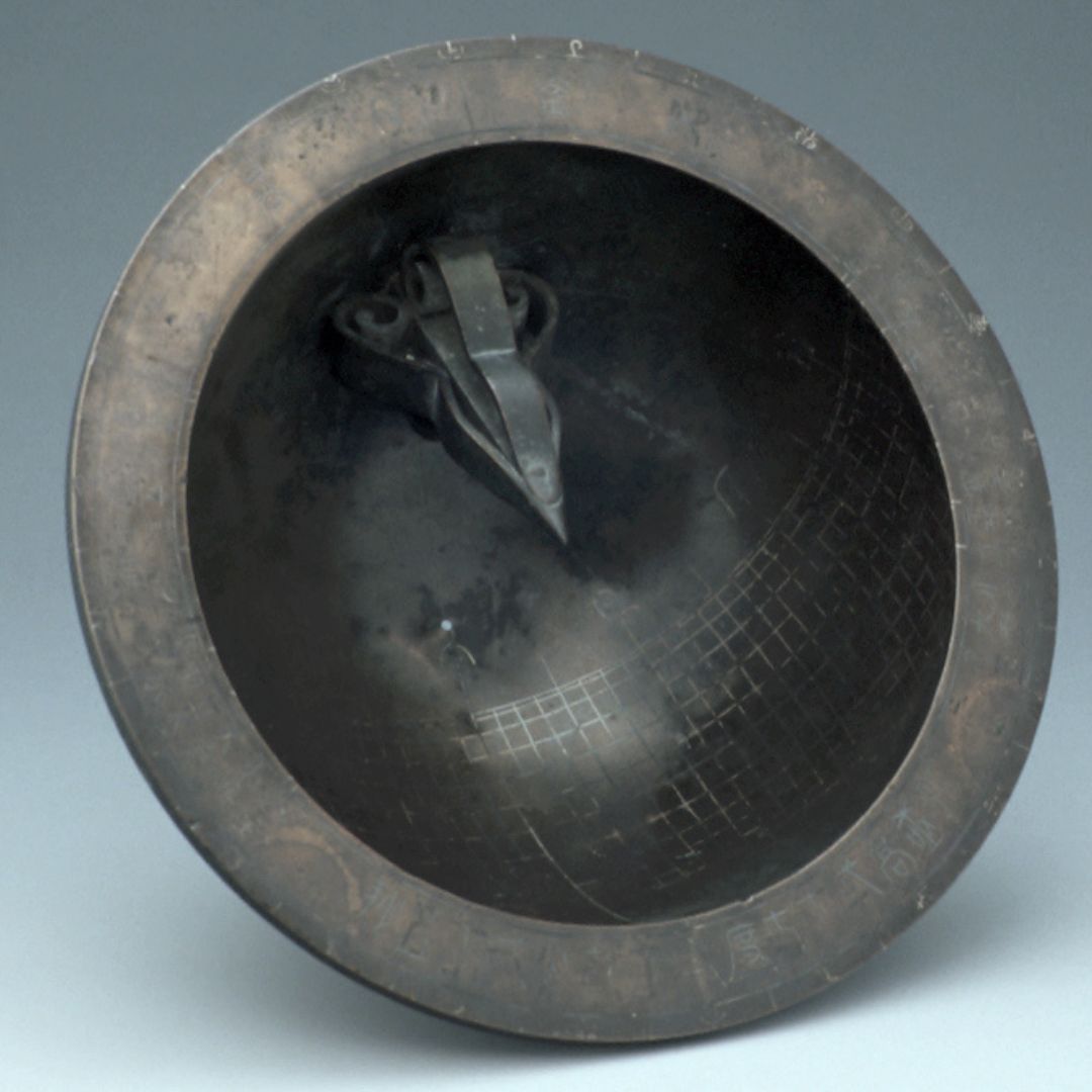 HSMOxford's tweet photo. This scaphe #sundial —where hour lines are engraved inside the bowl—dates from the 1880s &amp; is based on similar instruments by the astronomer Kuo Shou-ching.

Over 400 years before it was made, sundials like this were the first public clocks in Korea.

#histastro #history #science https://t.co/HLcDtVp07t