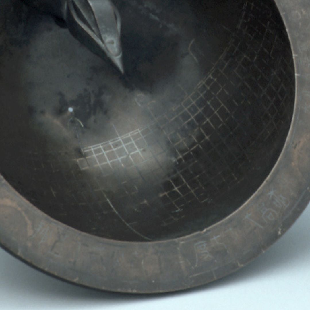 HSMOxford's tweet photo. This scaphe #sundial —where hour lines are engraved inside the bowl—dates from the 1880s &amp; is based on similar instruments by the astronomer Kuo Shou-ching.

Over 400 years before it was made, sundials like this were the first public clocks in Korea.

#histastro #history #science https://t.co/HLcDtVp07t