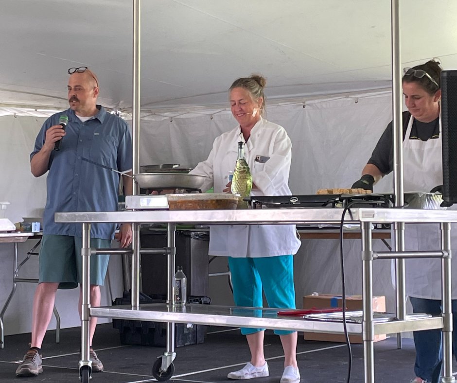 NCAgriculture's tweet photo. Got to Be NC sponsored the cooking stage at the Vin de Mer event this past Saturday in Beaufort. Learn more about it on our Facebook page and check out the local chefs for yourself! #NCCaught #VindeMer #FoodAndWine #BeaufortNC #GotToBeNC #NCAgriculture https://t.co/dCCmCZ8WDF