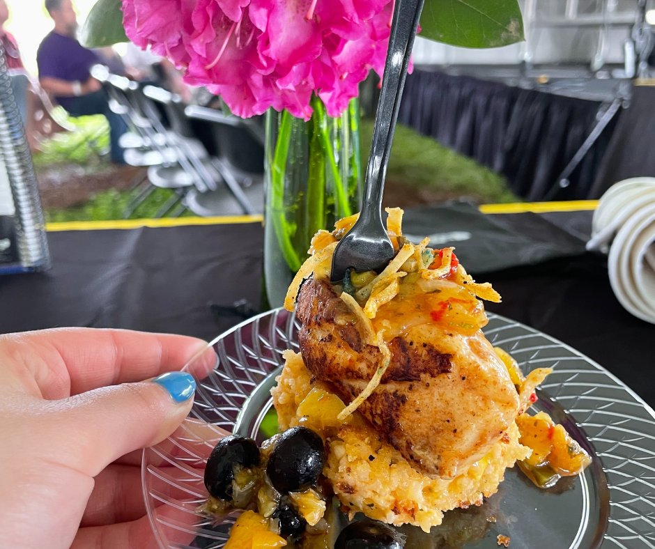 NCAgriculture's tweet photo. Got to Be NC sponsored the cooking stage at the Vin de Mer event this past Saturday in Beaufort. Learn more about it on our Facebook page and check out the local chefs for yourself! #NCCaught #VindeMer #FoodAndWine #BeaufortNC #GotToBeNC #NCAgriculture https://t.co/dCCmCZ8WDF